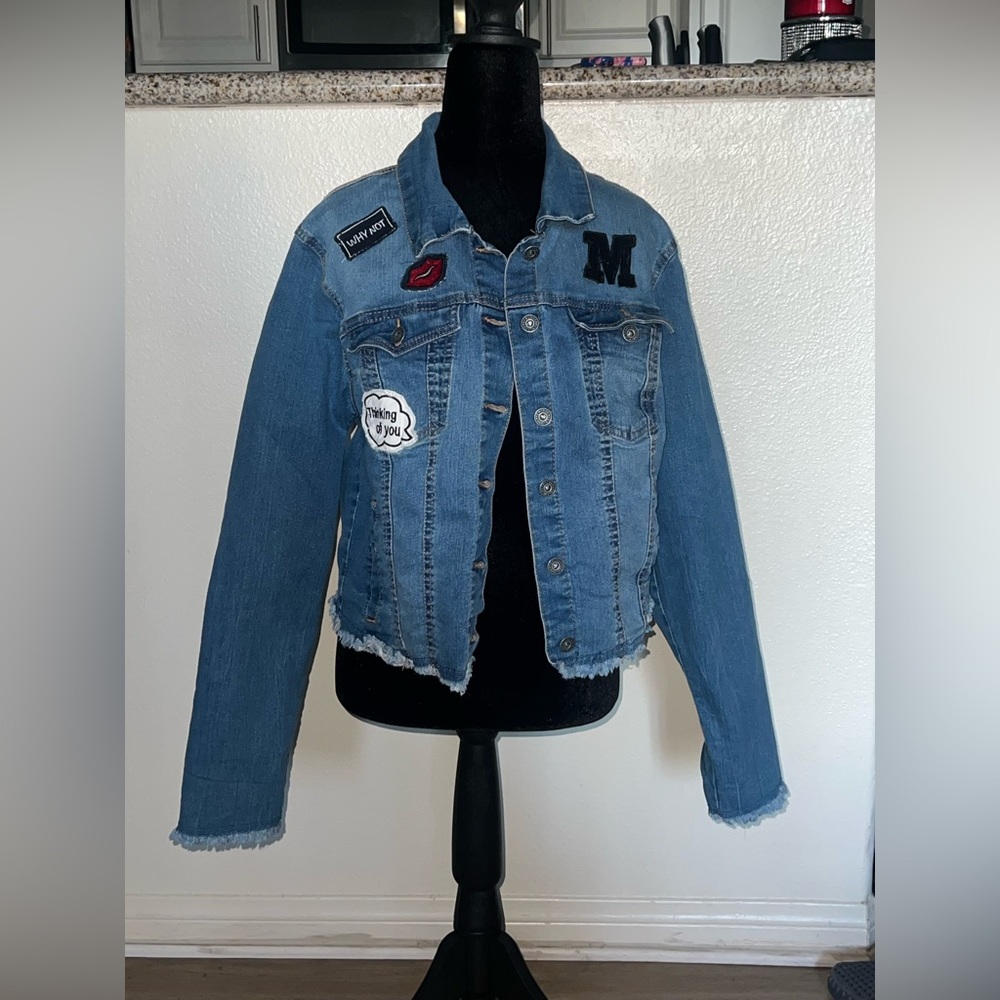 Embellished Boho Blue Denim Raw Hem & Sleeves Jacket‎ with Patch Details